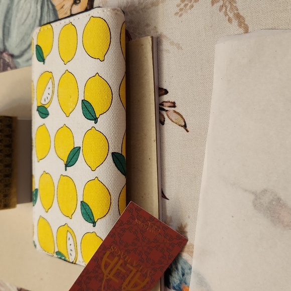 Lemon Wallet - Picture 2 of 3